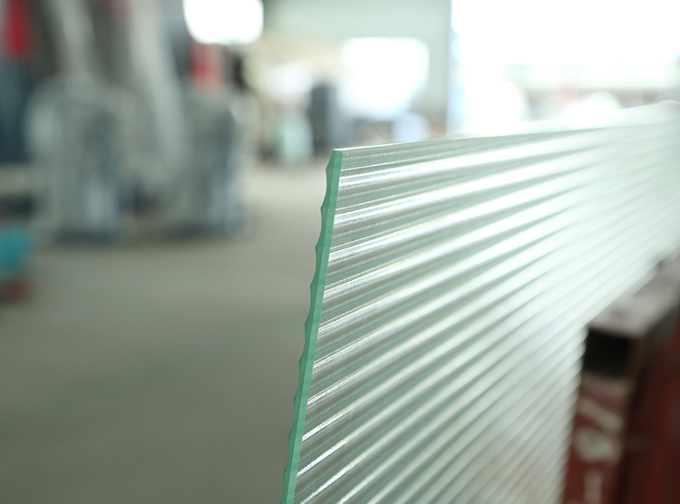 夹丝玻璃